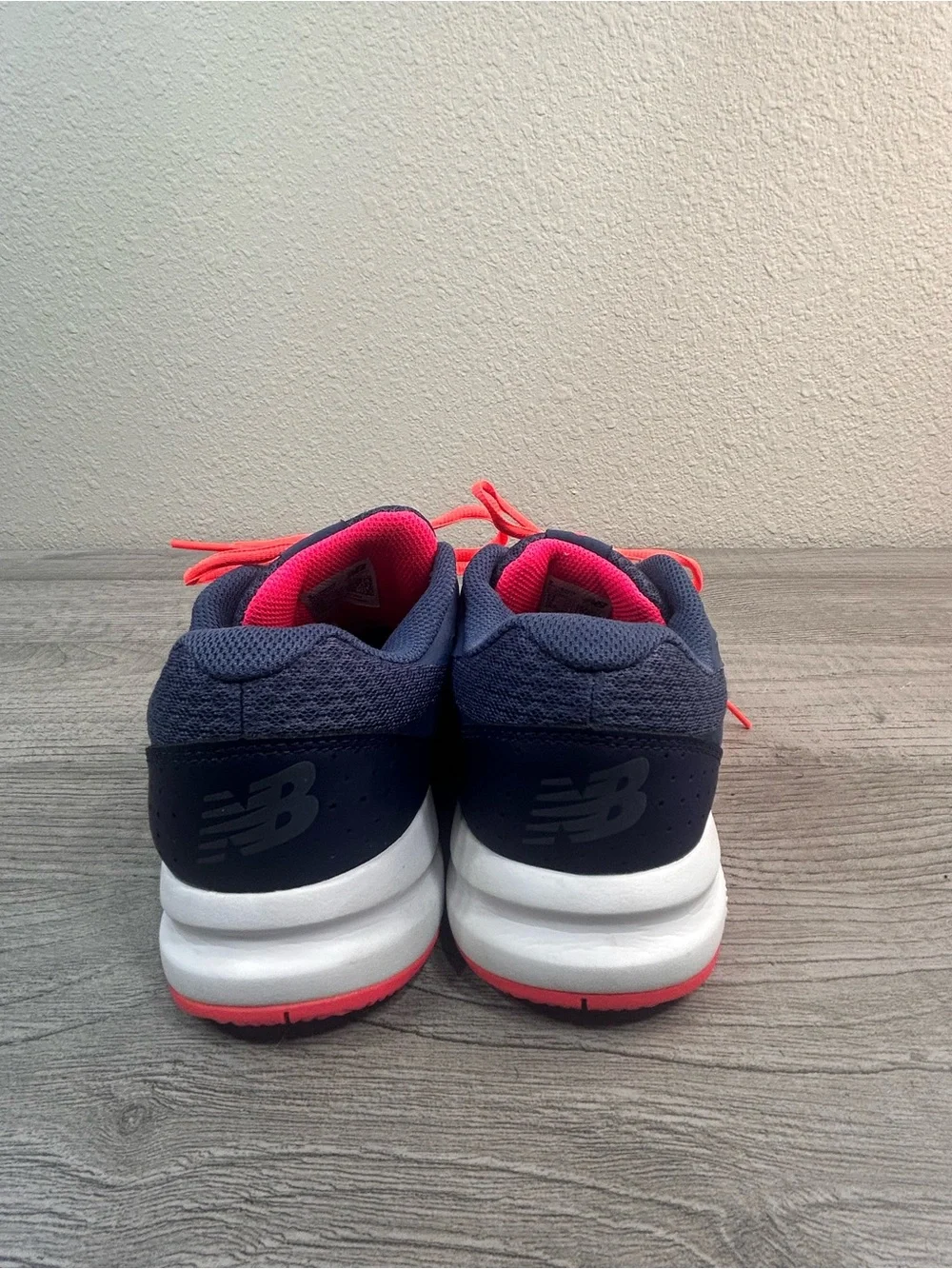 New Balance 696V4 Navy & Pink Running Sneakers Women’s Size 8.5